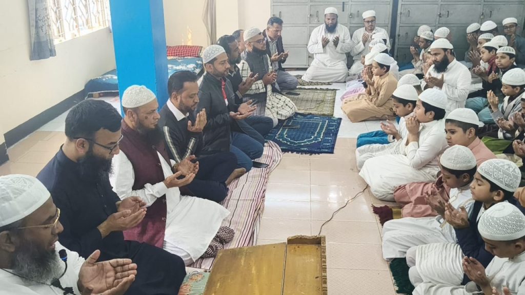 ‘আমরা বিএনপি পরিবার’ এর উদ্যোগে খালেদা জিয়া’র সুস্থতা কামনায় কোরআন খতম ও দোয়া মাহফিল
