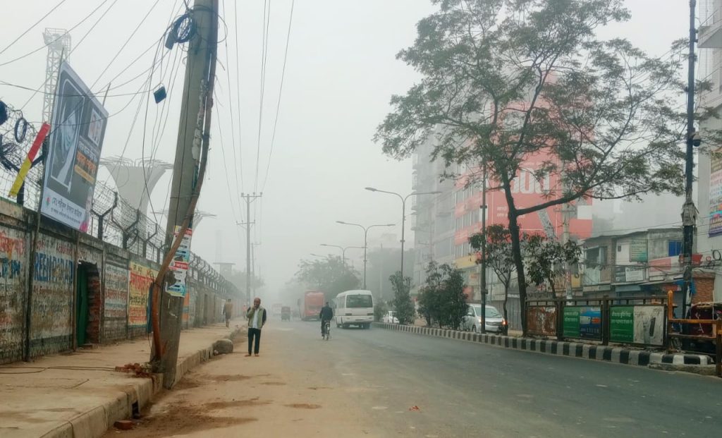 দুপুর পর্যন্ত ঢাকায় ঘন কুয়াশা, তাপমাত্রা অপরিবর্তিত থাকতে পারে