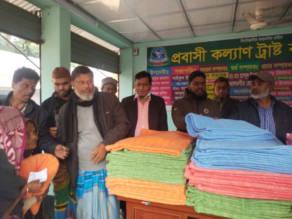 সিংগাইরে ৩০০ দুস্থ ও এতিম শিক্ষার্থীর পাশে প্রবাসী কল্যাণ ট্রাস্ট বাস্তা