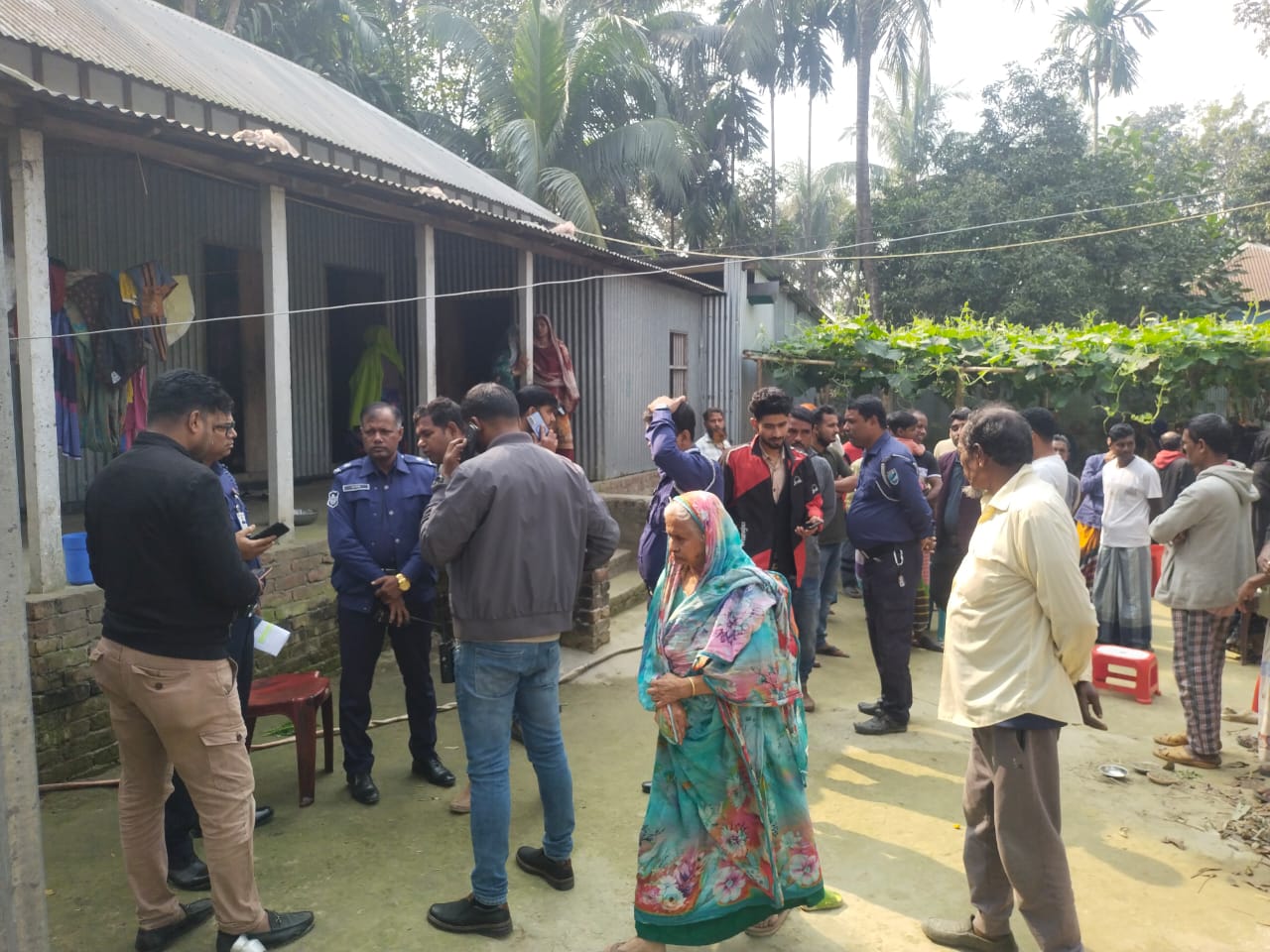 মানিকগঞ্জে গরু চুরি করতে গিয়ে গণপিটুনিতে দুই চোর নিহত
