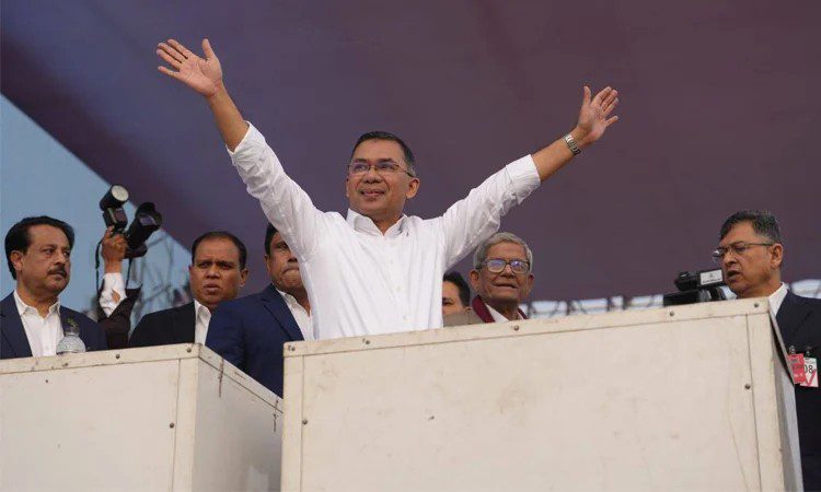 দুই দশক পর বগুড়ায় তারেক রহমান, শহরজুড়ে উৎসবমুখর পরিবেশ