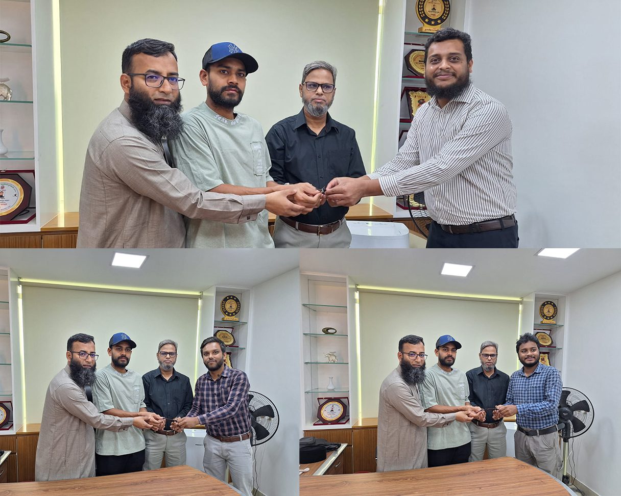 প্লাস্টিসিটি কর্মকর্তাদের মাঝে মোটরসাইকেল বিতরণ