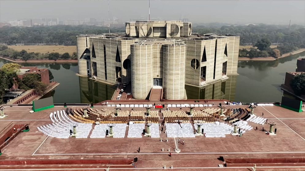 সংসদে বীরশ্রেষ্ঠদের নামে গ্যালারি, প্রধান ফটক এম এ জি ওসমানীর নামে