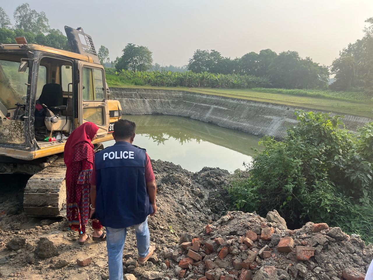 সিংগাইরে মাটিকাটায় ৩ জনের কারাদণ্ড, এস্কেভেটর-ট্রলি অকেজো