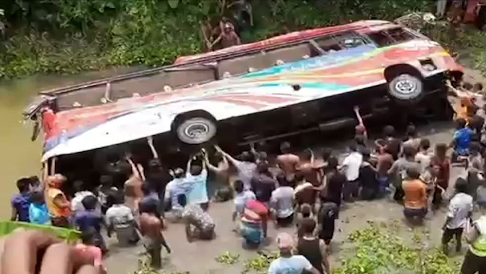 কুষ্টিয়ায় বাস-ট্রাক সংঘর্ষে নিহত ৫, আহত অন্তত ২৫