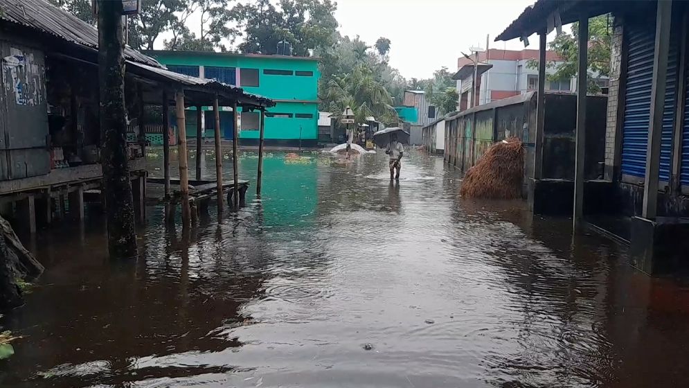 তিস্তায় পাহাড়ি ঢলে নিম্নাঞ্চল প্লাবিত, লালমনিরহাটে ১০ হাজার পরিবার পানিবন্দি