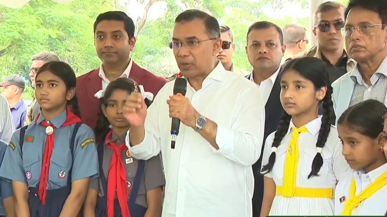 প্রত্যেক শিক্ষার্থীর হাতে একটি করে গাছের চারা দেখতে চান প্রধানমন্ত্রী