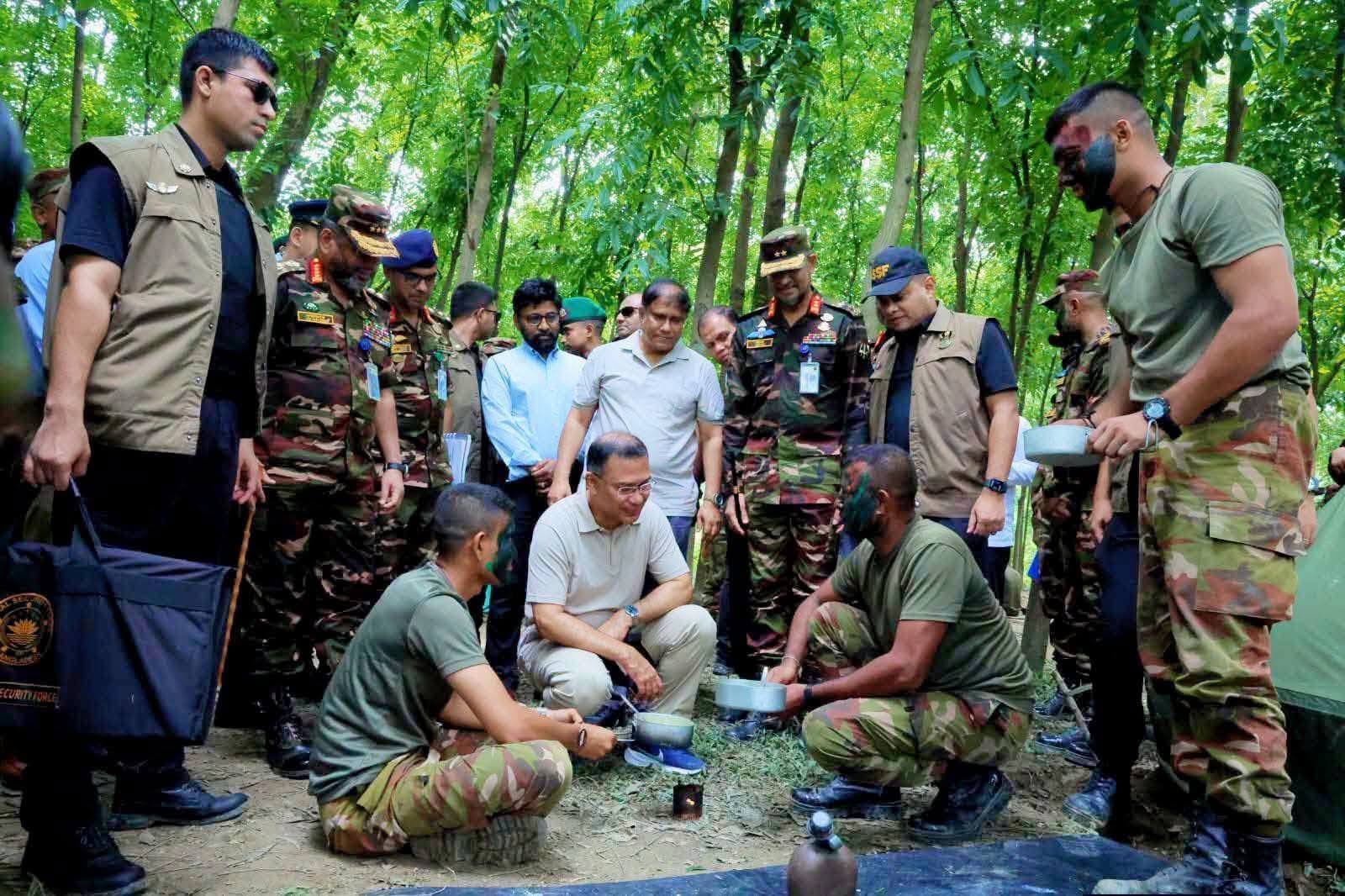 সিংগাইরে সেনাবাহিনীর গ্রীষ্মকালীন মহড়া পরিদর্শনে প্রধানমন্ত্রী তারেক রহমান