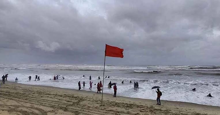 বঙ্গোপসাগরে লঘুচাপের প্রভাব, চার সমুদ্রবন্দরে ৩ নম্বর সতর্ক সংকেত