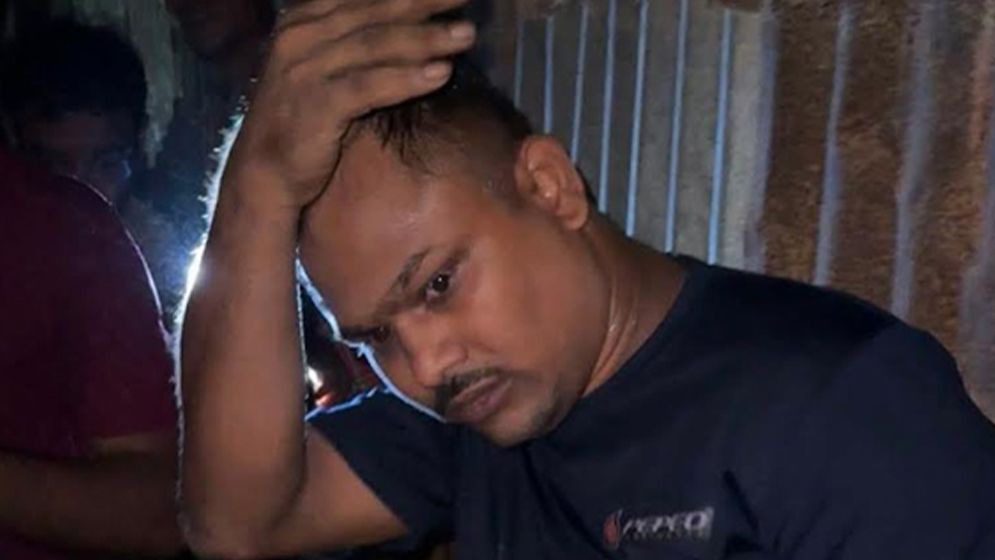 নরসিংদীতে মাদক সেবনের অভিযোগে পুলিশ সদস্যসহ আটক ৪