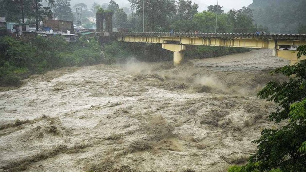বৃষ্টি-ধসে বিপর্যস্ত উত্তরাখণ্ডে নিহত ৭, বন্ধ ১৭২ সড়ক