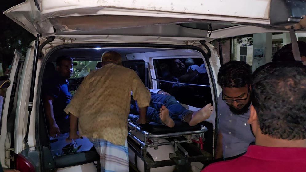 গাজীপুরে বিকাশের টাকা ছিনতাই, ক্যাশ ম্যানেজারকে গুলি