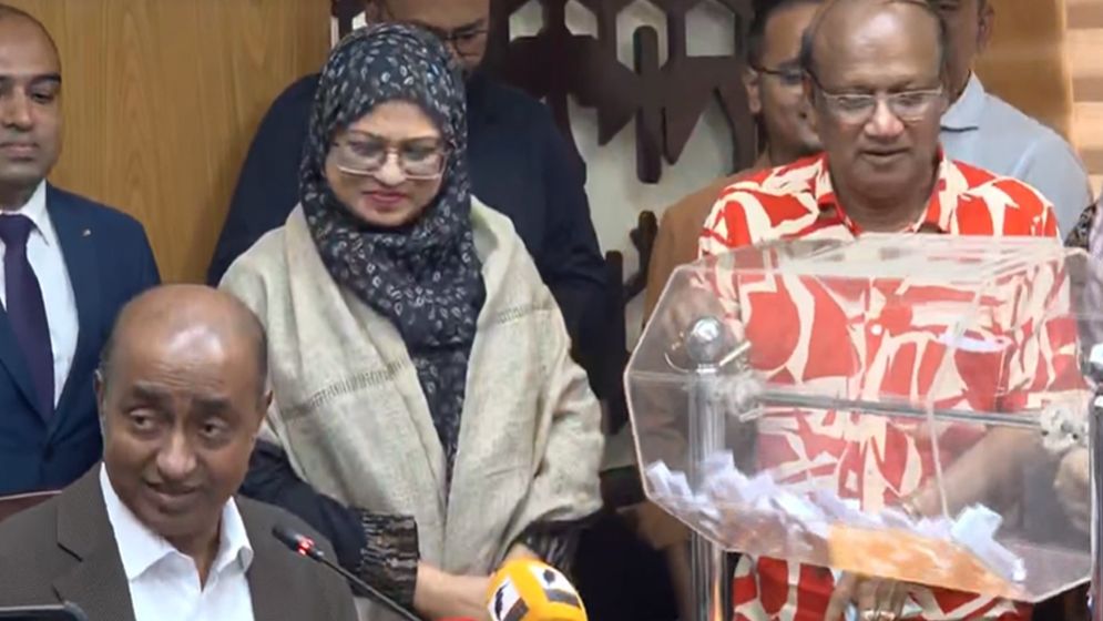 প্রথমবার লটারিতে বদলি হলেন ১৩১ সাবরেজিস্ট্রার